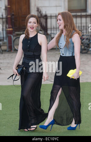 Royal Academy of Arts Ausstellung Vorschau Sommerfest - Ankünfte.  Mitwirkende: Holliday Grainger, Olivia Hallinan Where: London, Vereinigtes Königreich bei: 4. Juni 2014 Stockfoto