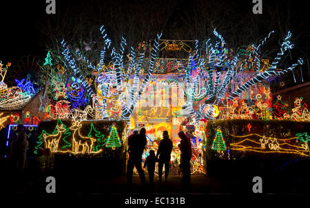 Alex Goodhind Weihnachten Dekoration Haus in Melksham,Wiltshire,UK.200,000 Lichter beleuchten der Eigenschaft jedes Xmas.a Stockfoto