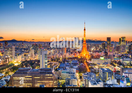Skyline von Tokyo, Japan bei Tokyo Tower. Stockfoto