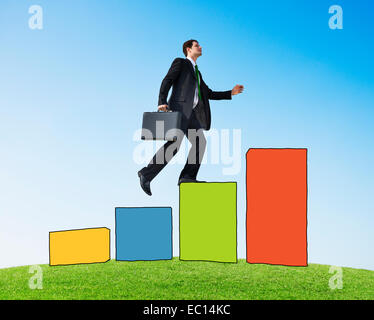 Geschäftsmann auf einem Balkendiagramm bewegt sich Stockfoto