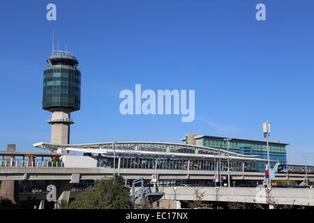 Air Traffic Control Tower Flughafen YVR Stockfoto