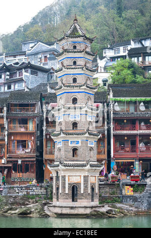 Wanming Pagode neben dem tuojiang Fluss, fenghuang antike Stadt, China Stockfoto