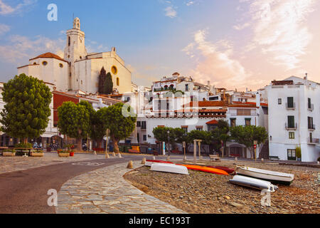 Cadaques Dorf Strand, Katalonien, Costa Brava, Spanien Stockfoto