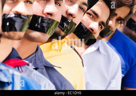 indische Freunde Gruppe Massen Pflaster Stockfoto