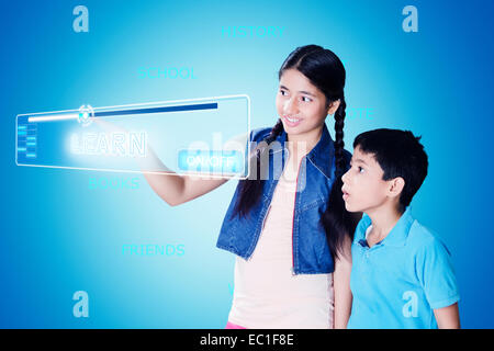 2 indische Schüler Freund ScienceTechnology Stockfoto