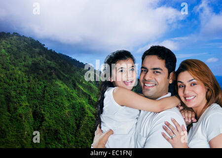 Bergstation Seite indische Eltern mit Kind Spaß Stockfoto