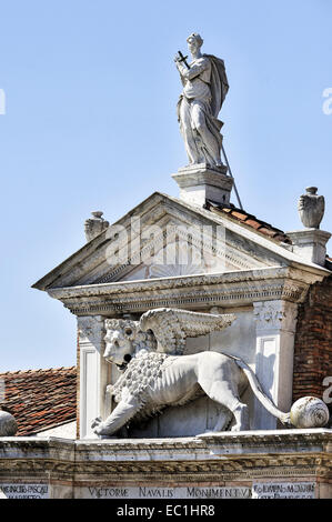 Löwe, Marmor, Flügel, geflügelt, Statue, Venedig, Arsenal, Castello, Werft, venezianischen, Tor Porta Magna, Piräus, Kreuzzüge, Brücke, Stockfoto