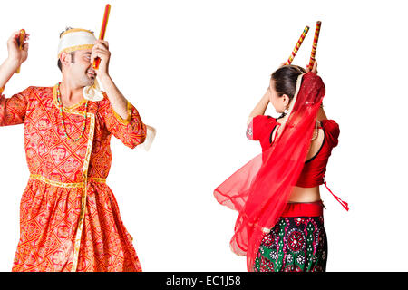 indische paar Gujrati Navratri Dandia Stockfoto