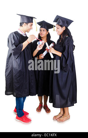 indische Freunde Graduierung Hochschulabschluss Stockfoto