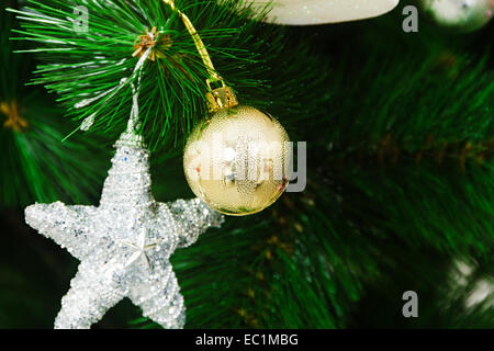 Weihnachtsbaum-Festival ball niemand Stockfoto