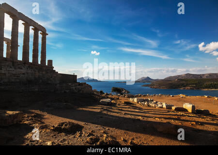 Heilige Schatten - der Tempel des Poseidon in Kap Sounion in der Nähe von Athen. Stockfoto