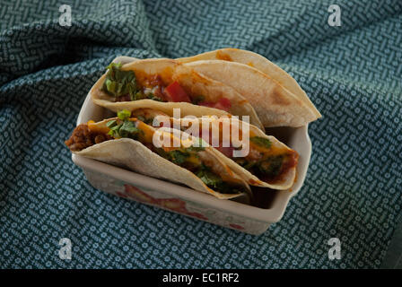 Vegetarische Linsensuppe Tacos. Stockfoto