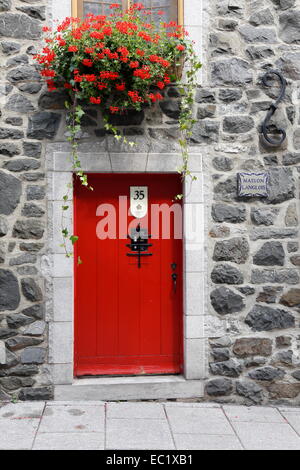 Rote Tür, Rue du Petit-Champlain, Quebec, Provinz Quebec, Kanada Stockfoto