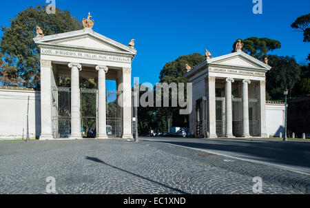 Haupteingang zum Park der Villa Borghese Piazzale Flaminio, Pinciano, Rome, Lazio, Italy Stockfoto