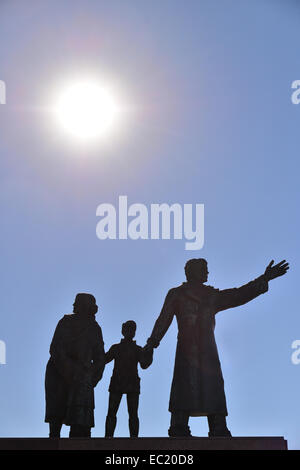 Auswanderer-Denkmal, Skulptur einer ausgewanderten Familie Frank Varga, Bremerhaven, Bremen, Deutschland Stockfoto