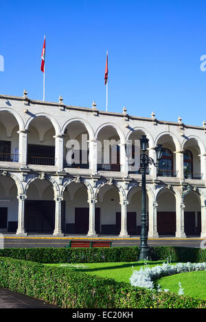 Rathaus von Arequipa, Peru entlang des Portal De La Municipalidad an der Plaza de Armas (Hauptplatz) in Arequipa, Peru Stockfoto