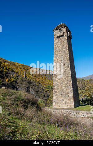 Tschetschenische Wachturm in der tschetschenischen Bergen in der Nähe von Itum Kale, Tschetschenien, Kaukasus, Russland Stockfoto