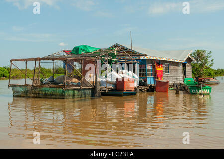 Schwimmende Dorf am See Tonle Sap, in der Nähe von Siem Reap, Kambodscha Stockfoto