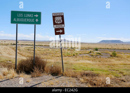 Abzweigung nach der historischen Route 66, Los Lunas nach Albuquerque, New Mexico, Vereinigte Staaten Stockfoto