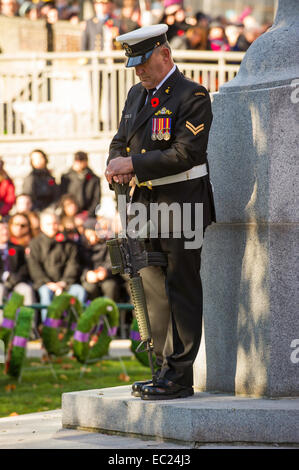 Geschrieben am Cenotaph in Erinnerung-Tag Zeremonie Vancouver Ehrengarde Stockfoto