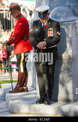 Ehre Wachen geschrieben am Cenotaph in Erinnerung-Tag Zeremonie Vancouver Stockfoto