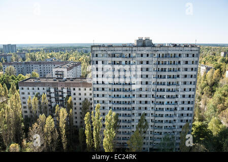 Blick vom 16-geschossige Block von Wohnungen Dach auf Heroes of Stalingrad St. in Pripyat verlassene Stadt, Sperrzone von Tschernobyl, Ukraine Stockfoto