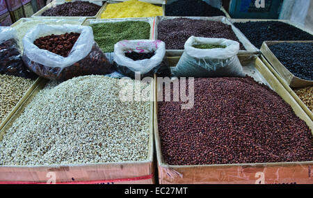 Verschiedene Arten von Bohnen auf Verkauf in Chinatown, Bangkok, Thailand Stockfoto