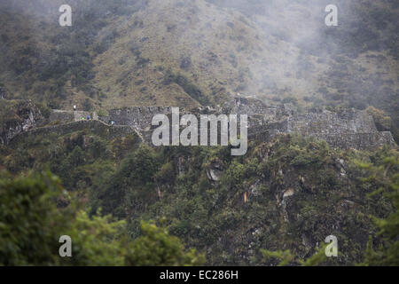 Peru. 30. November 2014. Ein Blick auf die Sayacmarca Ruinen entlang des Inka-Trail nach Machu Picchu in Peru. © Nicolaus Czarnecki/ZUMA Draht/Alamy Live-Nachrichten Stockfoto