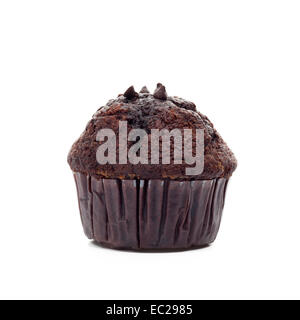 Schoko-Muffin in Papier Backen Tasse isoliert auf weißem Hintergrund Stockfoto