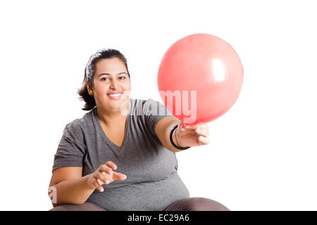 Fettleibige Inderin mit Ballon Stockfoto