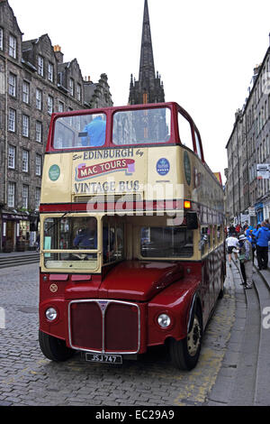 Mac-Touren Oldtimerbus von Edinburgh Stockfoto