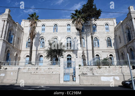 Die Saint Louis Hospital Francais auf Hatsanhanim Straße angrenzend an die Altstadt von Jerusalem. Stockfoto