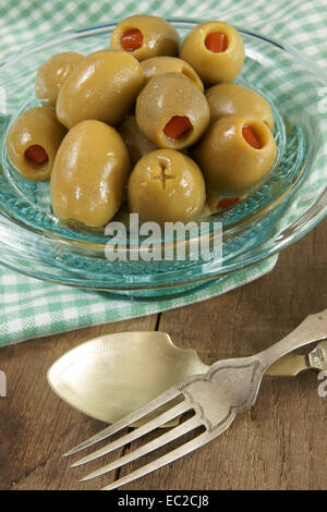 Oliven gefüllt mit Piment Stockfoto