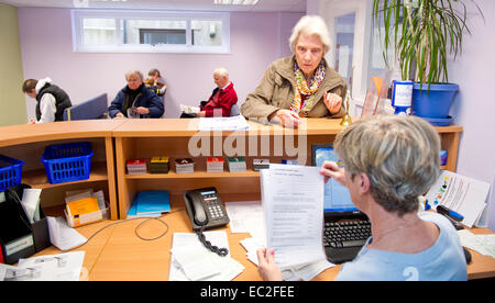 Eine NHS-Wartezimmer und Rezeption Stockfoto