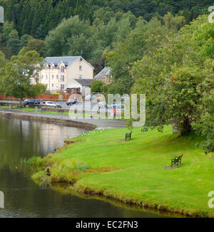 Fluß Teith und Wiesen, Callander, Trossachs, Stirlingshire, Schottland, UK Stockfoto