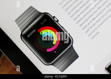 Apple Watch - die Apple Watch Kollektion bietet hochglanzpoliertem Edelstahl und Raum schwarzen Edelstahlgehäuse. Die dis Stockfoto