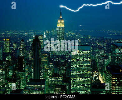 Blitz, markante Empire State Building in New York City Stockfoto