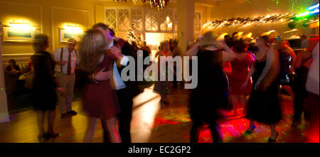 Eine Weihnachtsfeier in vollem Gange Stockfoto