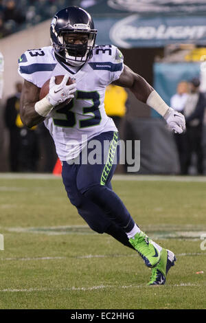 7. Dezember 2014: Seattle Seahawks Runningback Christine Michael (33) in Aktion während der NFL-Spiel zwischen den Seattle Seahawks und die Philadelphia Eagles am Lincoln Financial Field in Philadelphia, Pennsylvania. Die Seattle Seahawks gewann 24-14. Stockfoto