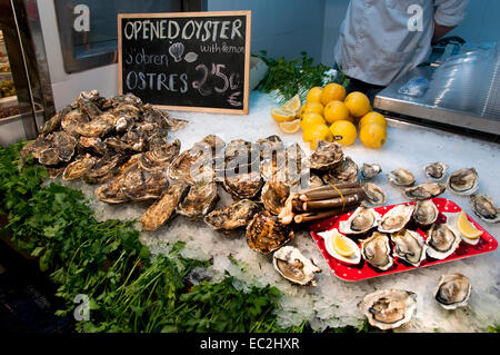 Auster Auster die Ramblas - der Mercat de Sant Josep De La Boquería Fisch Fischhändler Markthalle in Barcelona Spanien Spanisch Stockfoto