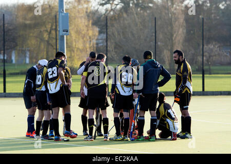 Eishockey-Spieler vor dem Spiel-Teamsitzung Stockfoto