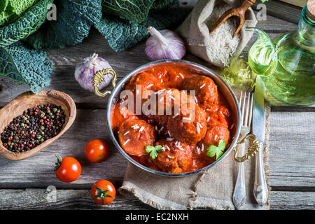 Zutaten für Frikadellen in Tomatensauce Stockfoto