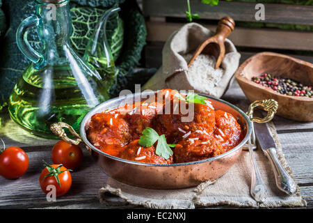 Frisch serviert Fleischbällchen in Tomatensauce Stockfoto