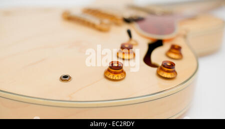 Detail des Körpers braun e-Gitarre Stockfoto