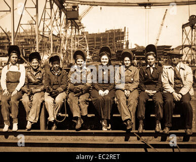 Line-up von einigen Frauen Schweißer einschließlich der Frauen schweißen Champion der ingalls. ingalls Shipbuilding Corp., pascagoula, Ms, 1943. Foto von Spencer Beebe. (Women's Bureau) Stockfoto