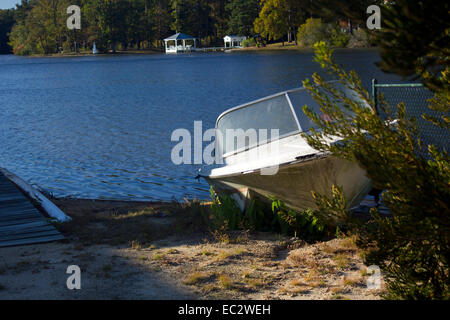 gestrandeter verlassene Boot Stockfoto