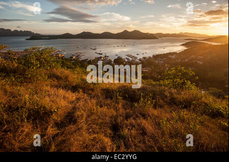 Coron Stadt bei Sonnenuntergang im nördlichen Palawan Stockfoto