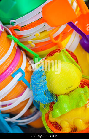 Strand-Eimer und Spielzeug für Verkauf, Pismo Beach, Central Coast, California, Vereinigte Staaten von Amerika Stockfoto