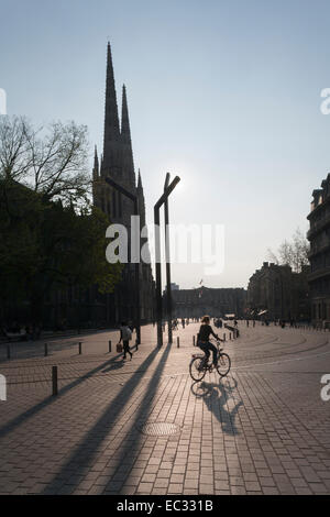 Frankreich, Aquitanien, Gironde (33), Bordeaux, Kathedrale Saint-Andre, Radrennfahrer Stockfoto