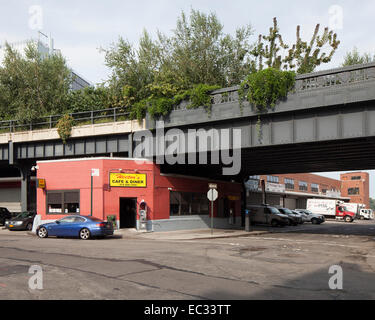 Das hohe Line., New York, Vereinigte Staaten. Architekt: Diller Scofidio & Renfro, 2014. Straßenansicht der High Line. Stockfoto